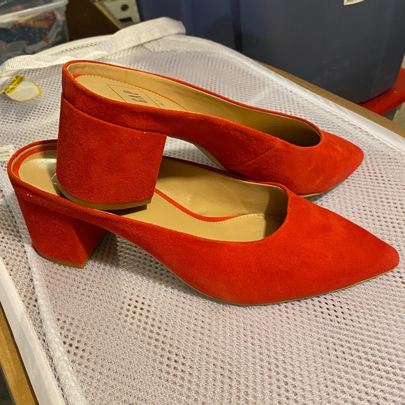 GAP Suede Pointy Mules - Women’s 9.5 - Bright Red - Picture 4 of 6